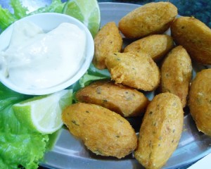 612 - BOLINHO DE BACALHAU (6 UNIDADES)