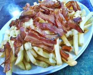 602 - BATATA PALITO COM QUEIJO E BACON