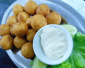 611 - BOLINHO DE AIPIM COM CARNE SECA
